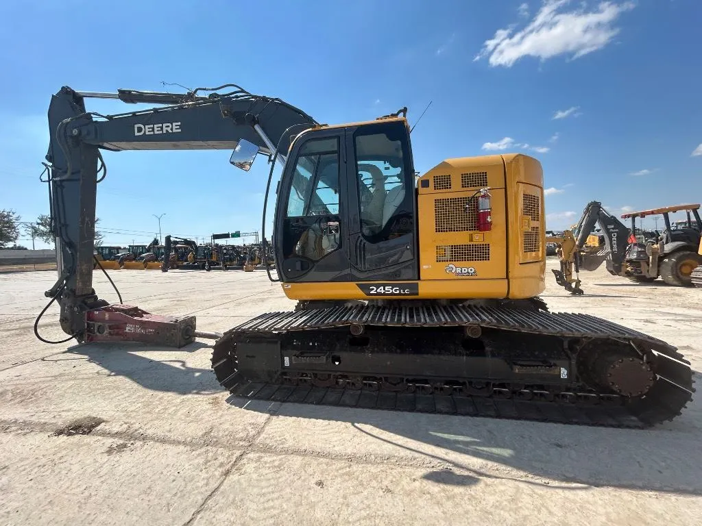 2022 John Deere 245G