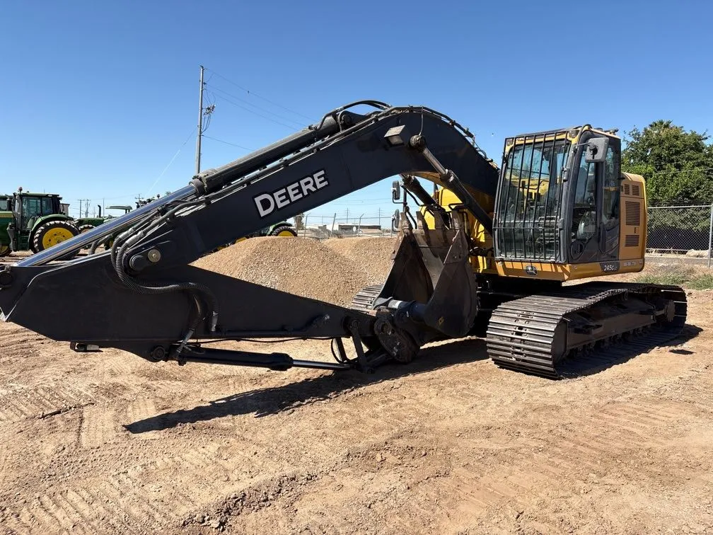 2022 John Deere 245G