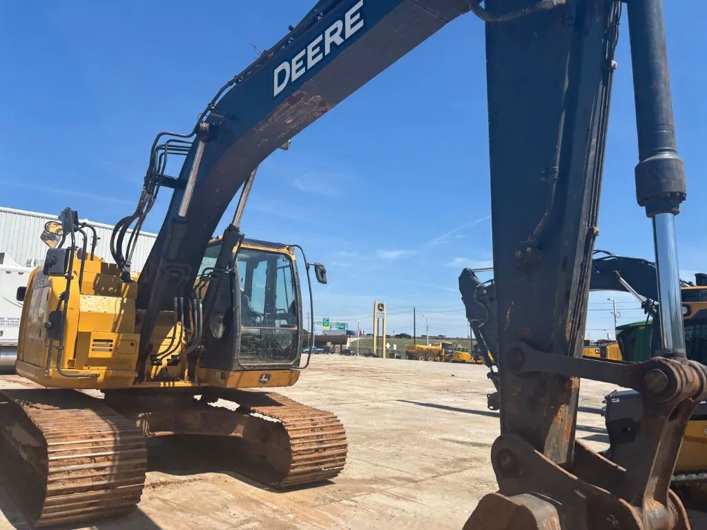 2020 John Deere 245G