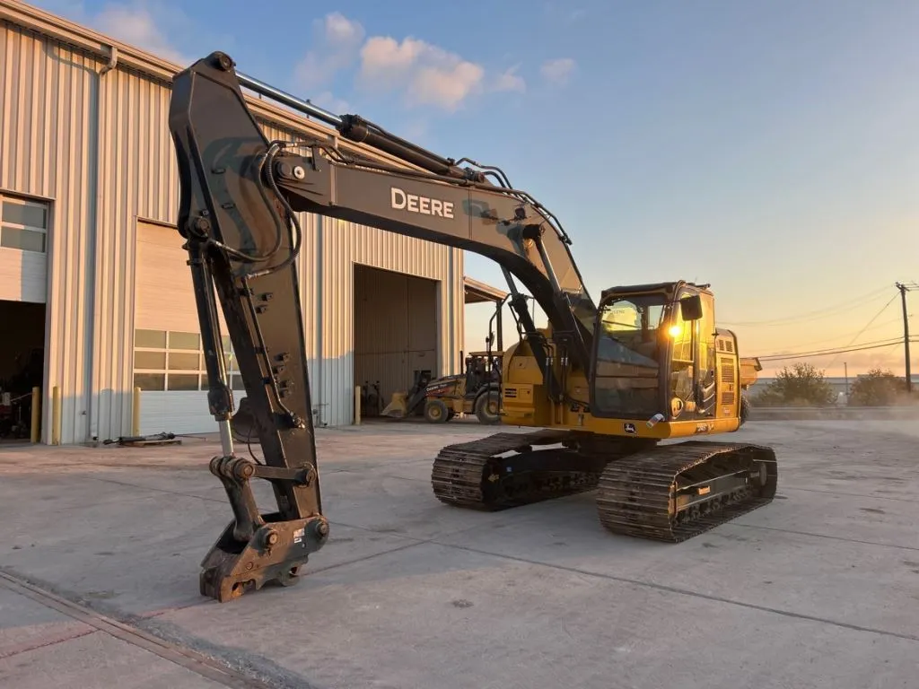 2023 John Deere 245P