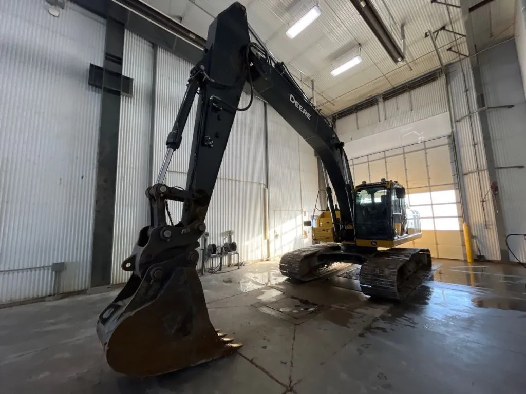 2022 John Deere 250GLC