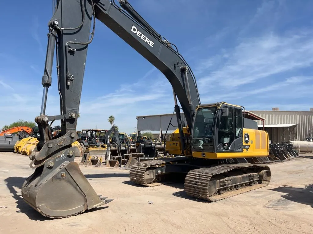 2023 John Deere 250P