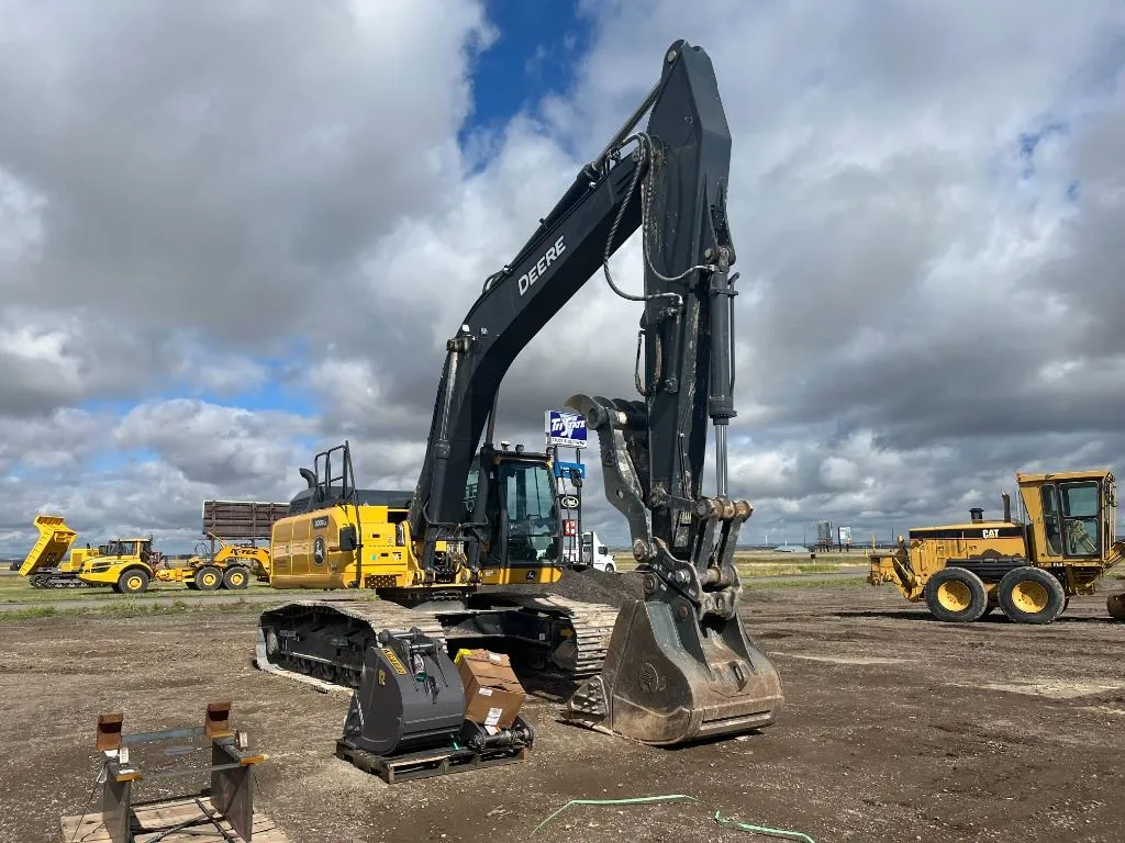 2022 John Deere 300GLC