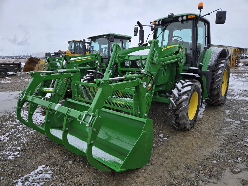 2017 John Deere 6110M