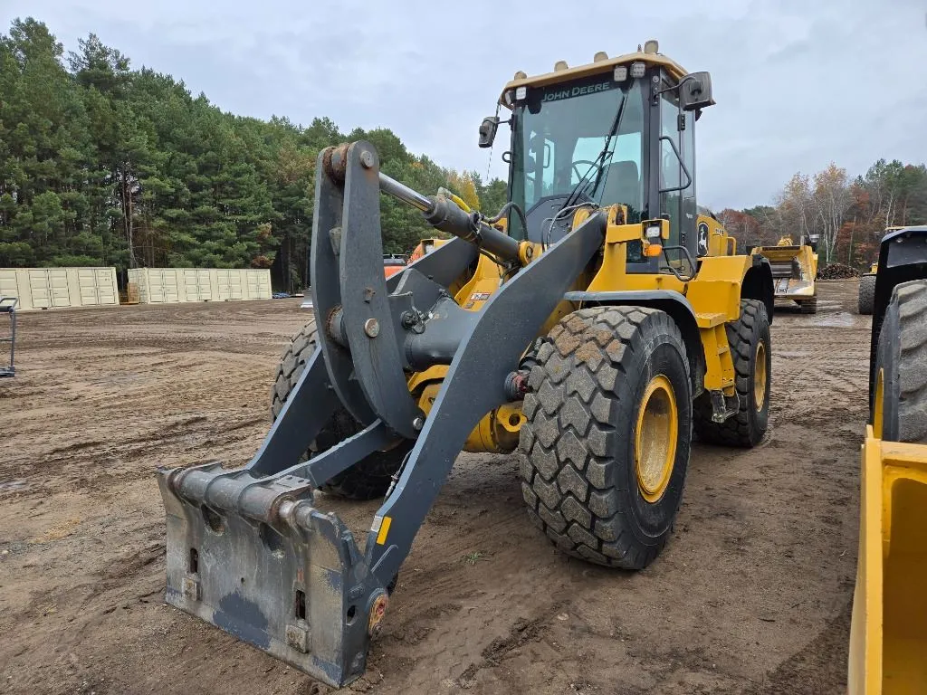 2023 John Deere 624P