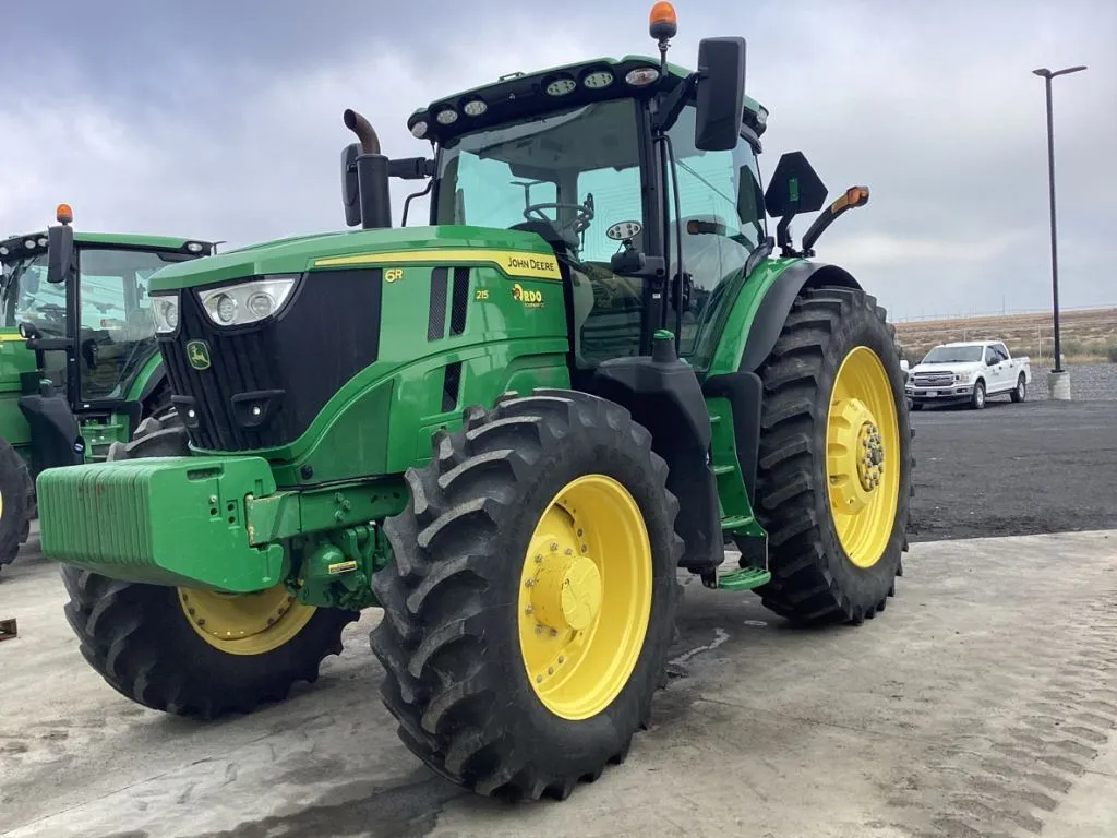 2023 John Deere 6R 215