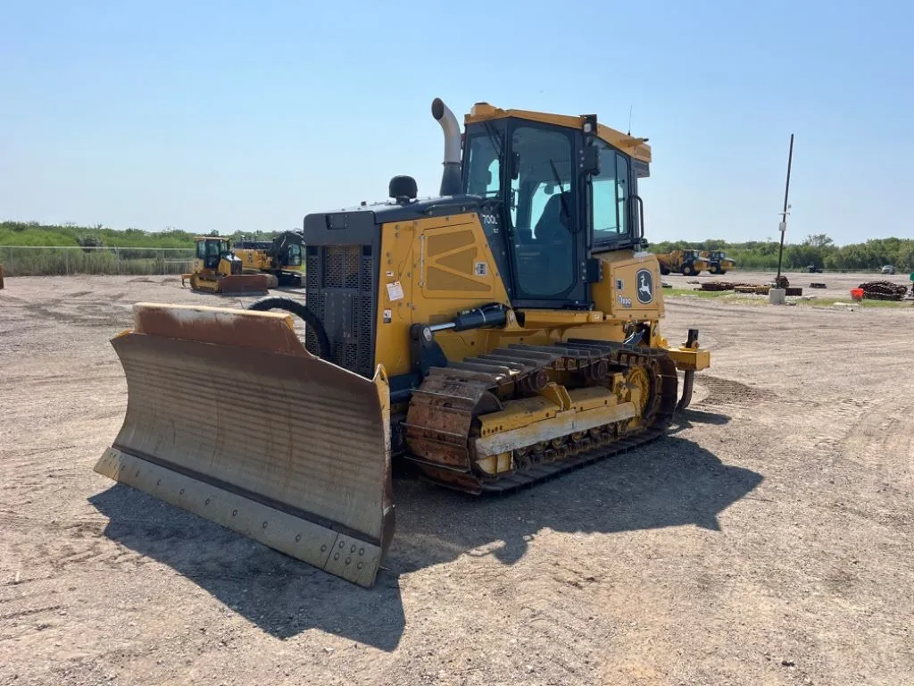 2023 John Deere 700L
