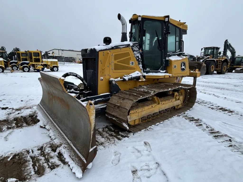 2023 John Deere 700L