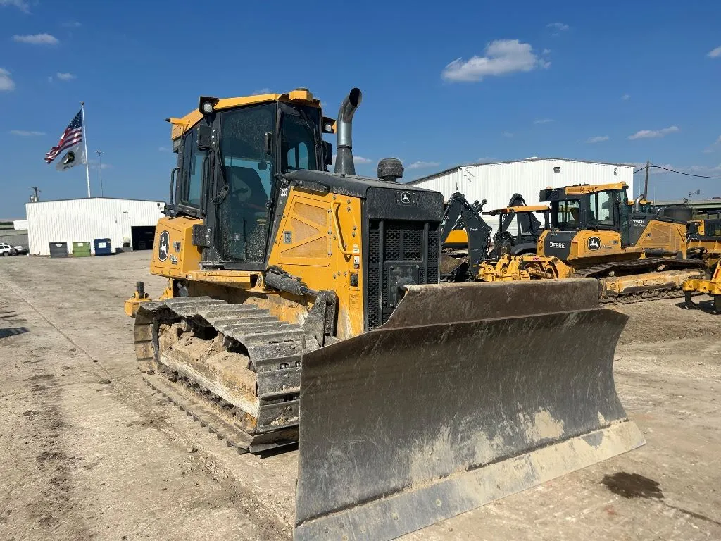 2023 John Deere 700L