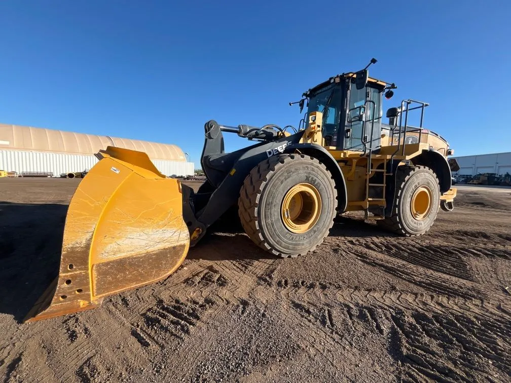 2023 John Deere 744P