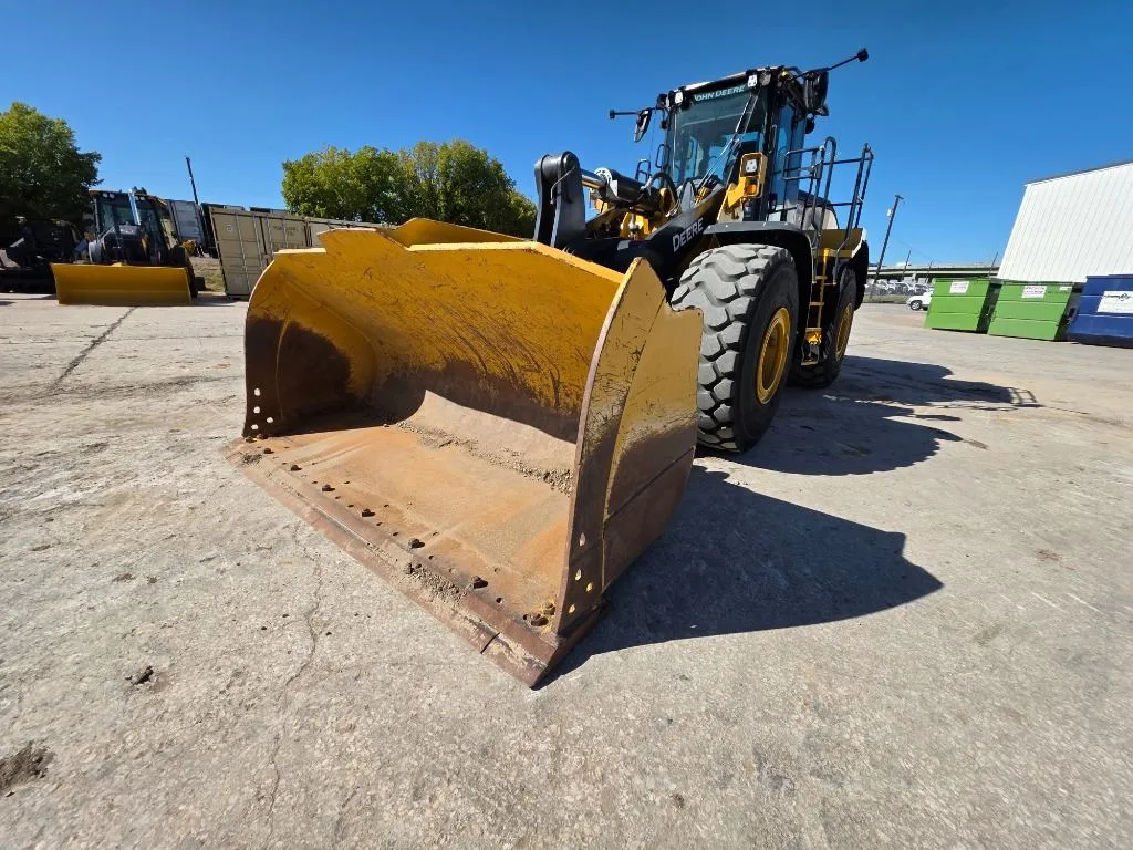 2024 John Deere 744P