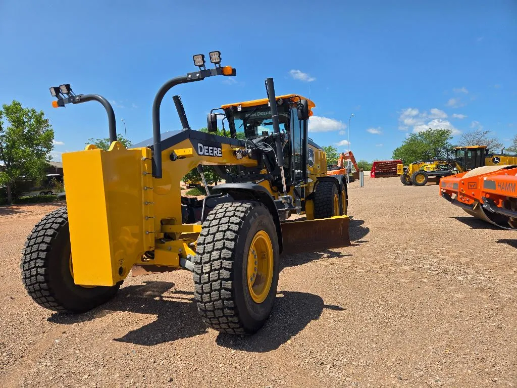2022 John Deere 772G