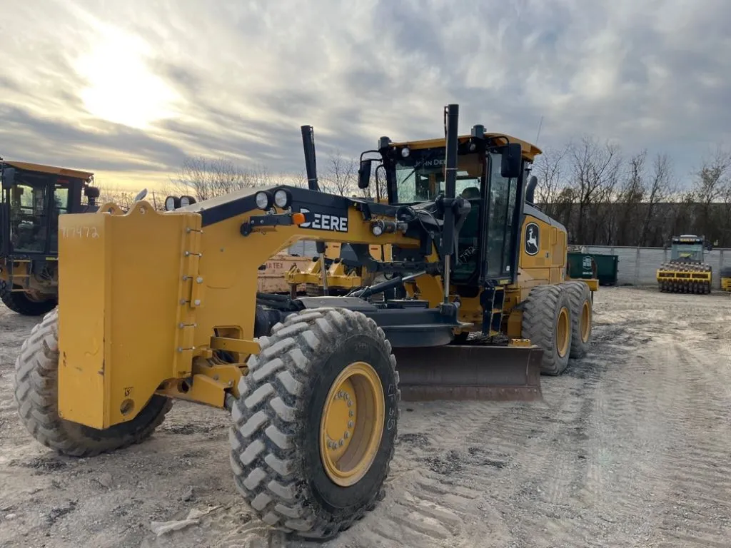 2023 John Deere 772G