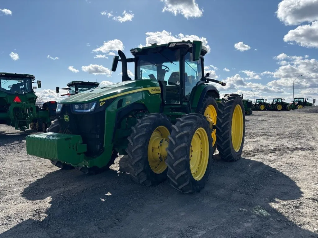 2022 John Deere 8R 340