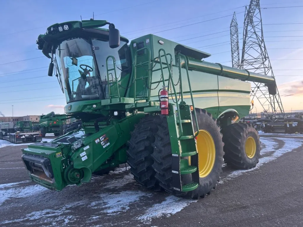 2024 John Deere S780