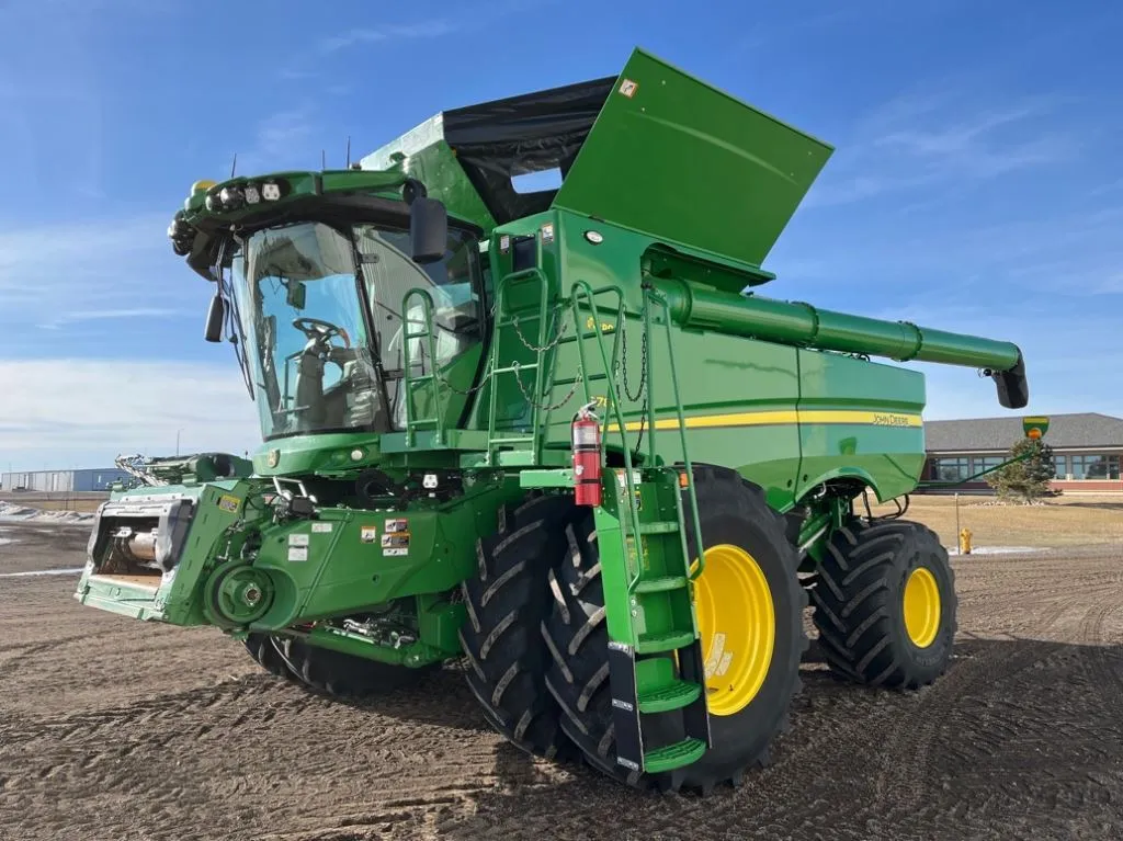 2023 John Deere S780