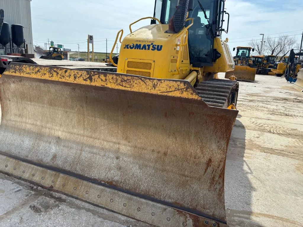 2018 Komatsu D61EX-24