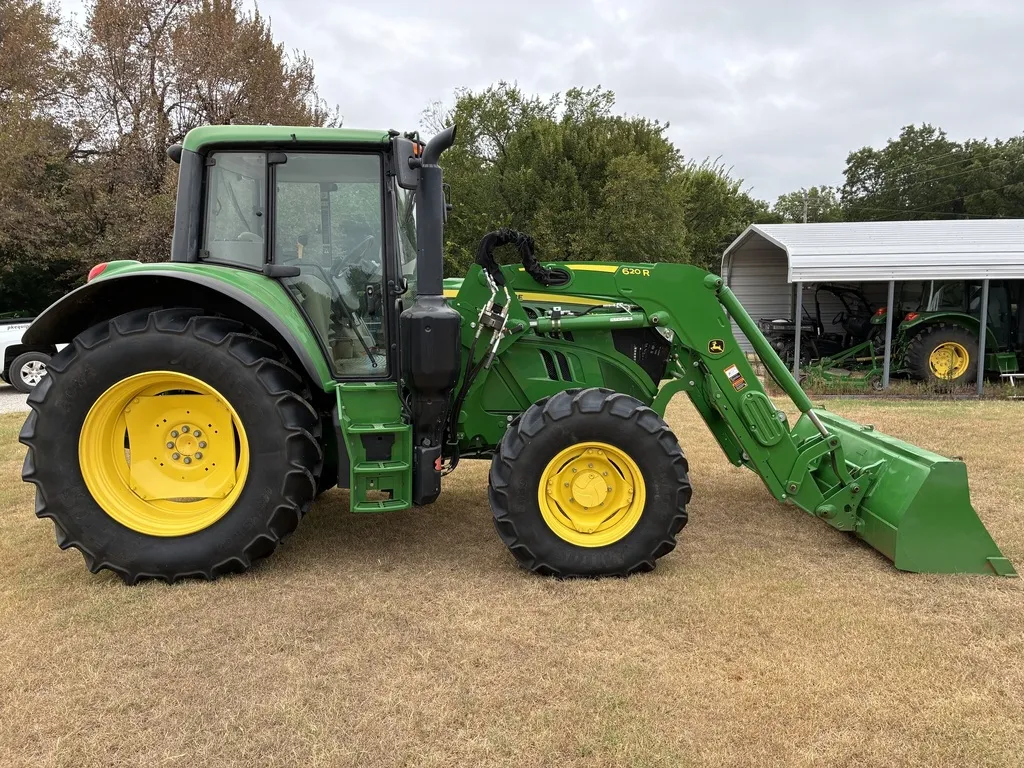 2016 John Deere 6110M