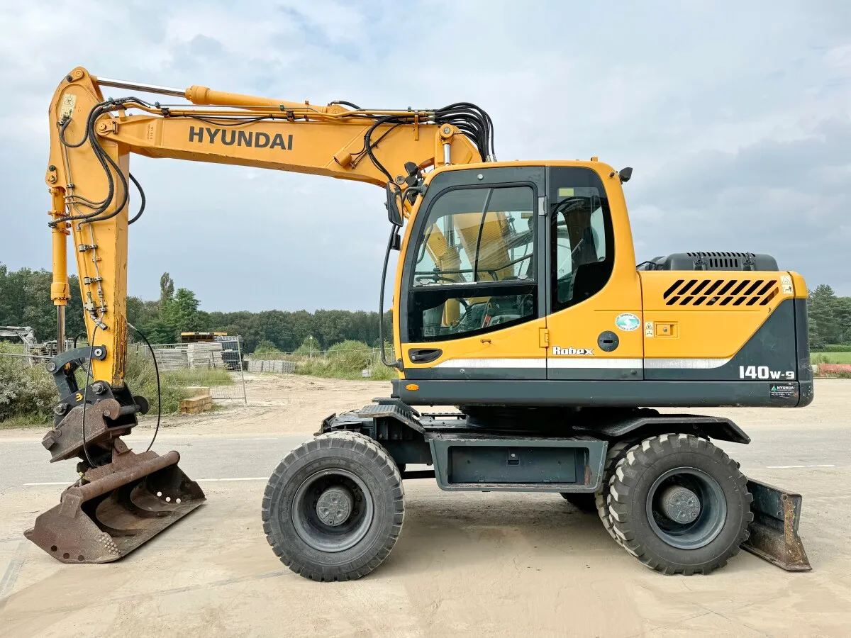 2013 Hyundai R140W-9